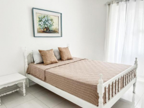 Apartamento com 4 quartos, uma quadra da Praia Enseada, Guarujá